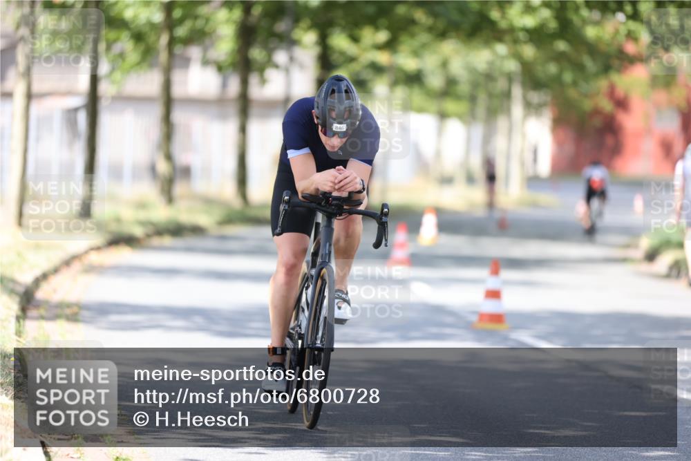 11.08.2024 - GEWOBA Citytriathlon Bremen H.Heesch http://msf.ph/oto/6800728 11.08.2024 12:00:07 Laufen  meine-sportfotos.de