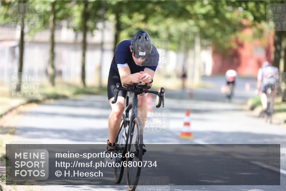 11.08.2024 - GEWOBA Citytriathlon Bremen H.Heesch http://msf.ph/oto/6800734 11.08.2024 12:00:08 Laufen  meine-sportfotos.de