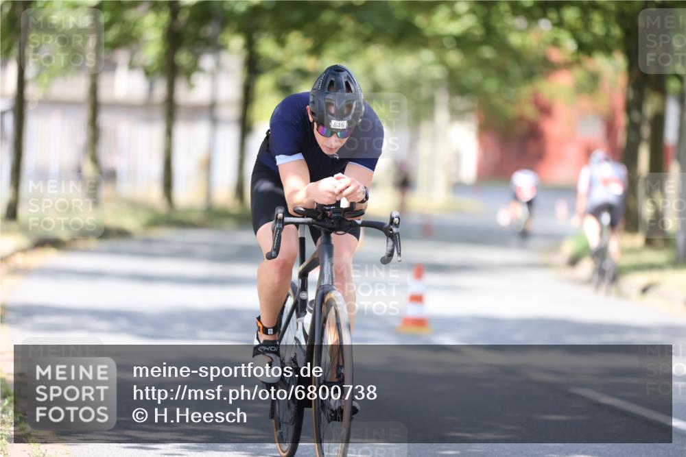 11.08.2024 - GEWOBA Citytriathlon Bremen H.Heesch http://msf.ph/oto/6800738 11.08.2024 12:00:08 Laufen  meine-sportfotos.de