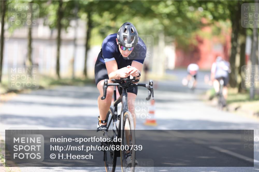 11.08.2024 - GEWOBA Citytriathlon Bremen H.Heesch http://msf.ph/oto/6800739 11.08.2024 12:00:08 Laufen  meine-sportfotos.de