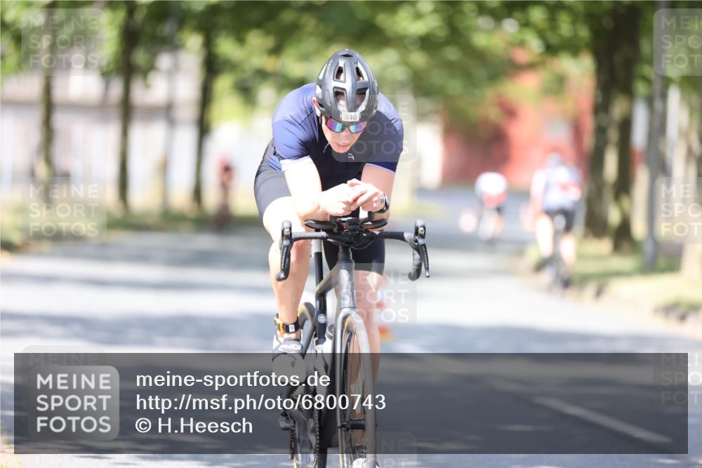 11.08.2024 - GEWOBA Citytriathlon Bremen H.Heesch http://msf.ph/oto/6800743 11.08.2024 12:00:08 Laufen  meine-sportfotos.de