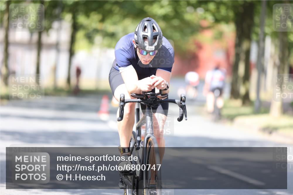 11.08.2024 - GEWOBA Citytriathlon Bremen H.Heesch http://msf.ph/oto/6800747 11.08.2024 12:00:08 Laufen  meine-sportfotos.de