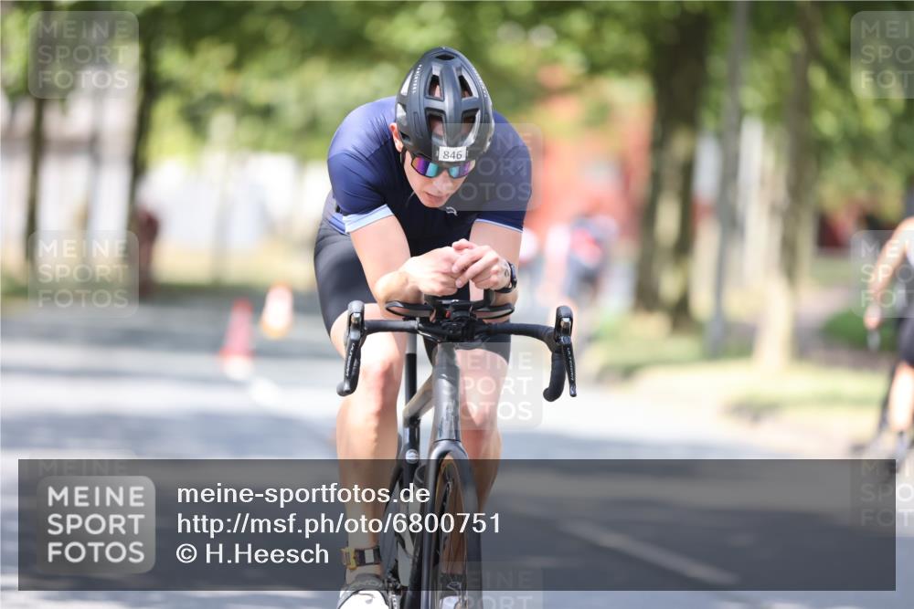 11.08.2024 - GEWOBA Citytriathlon Bremen H.Heesch http://msf.ph/oto/6800751 11.08.2024 12:00:08 Laufen  meine-sportfotos.de