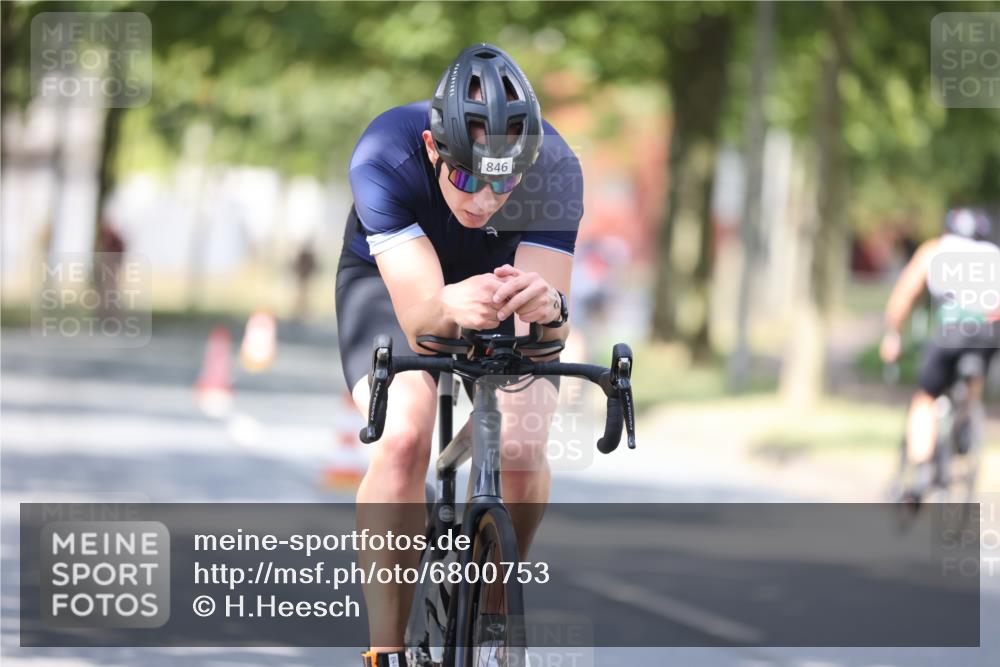 11.08.2024 - GEWOBA Citytriathlon Bremen H.Heesch http://msf.ph/oto/6800753 11.08.2024 12:00:08 Laufen  meine-sportfotos.de