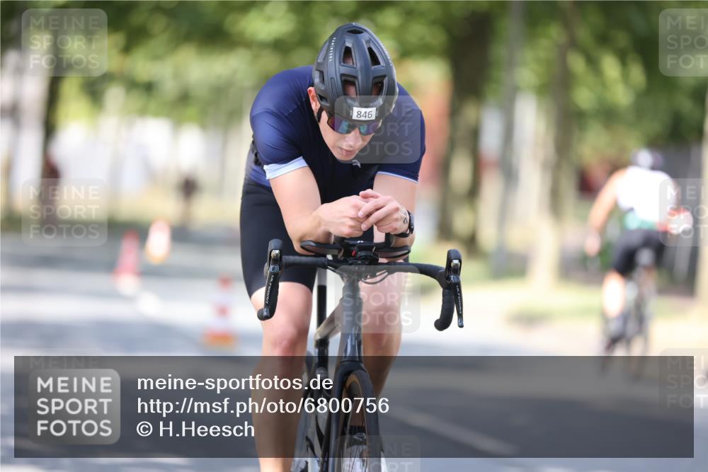 11.08.2024 - GEWOBA Citytriathlon Bremen H.Heesch http://msf.ph/oto/6800756 11.08.2024 12:00:08 Laufen  meine-sportfotos.de