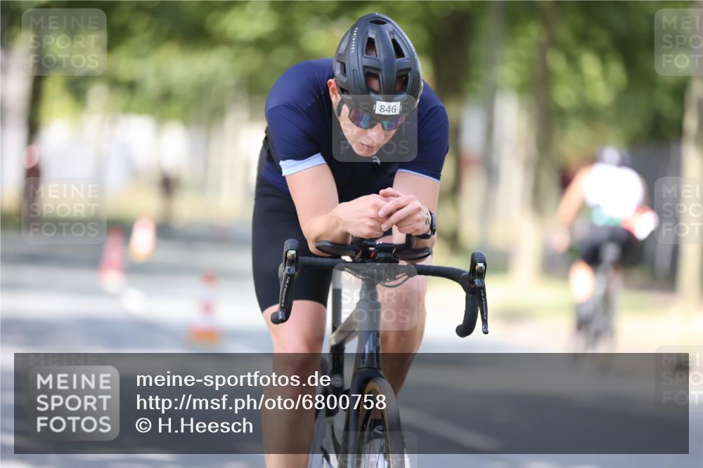 11.08.2024 - GEWOBA Citytriathlon Bremen H.Heesch http://msf.ph/oto/6800758 11.08.2024 12:00:08 Laufen  meine-sportfotos.de