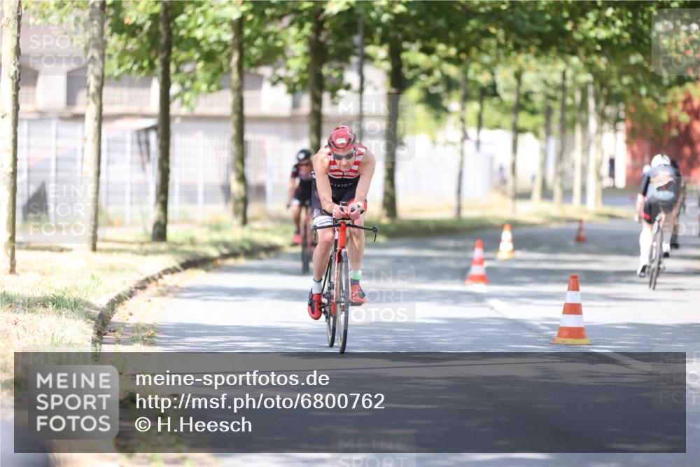 11.08.2024 - GEWOBA Citytriathlon Bremen H.Heesch http://msf.ph/oto/6800762 11.08.2024 12:00:12 Laufen  meine-sportfotos.de