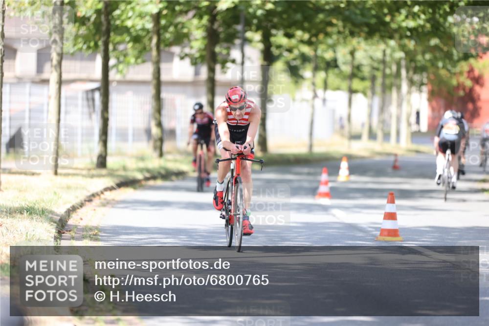 11.08.2024 - GEWOBA Citytriathlon Bremen H.Heesch http://msf.ph/oto/6800765 11.08.2024 12:00:12 Laufen  meine-sportfotos.de
