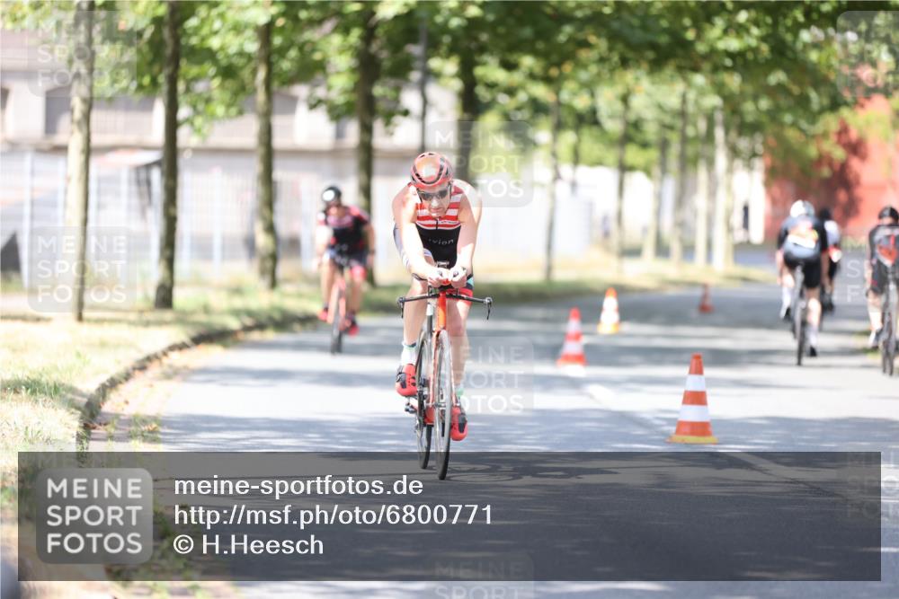 11.08.2024 - GEWOBA Citytriathlon Bremen H.Heesch http://msf.ph/oto/6800771 11.08.2024 12:00:13 Laufen  meine-sportfotos.de