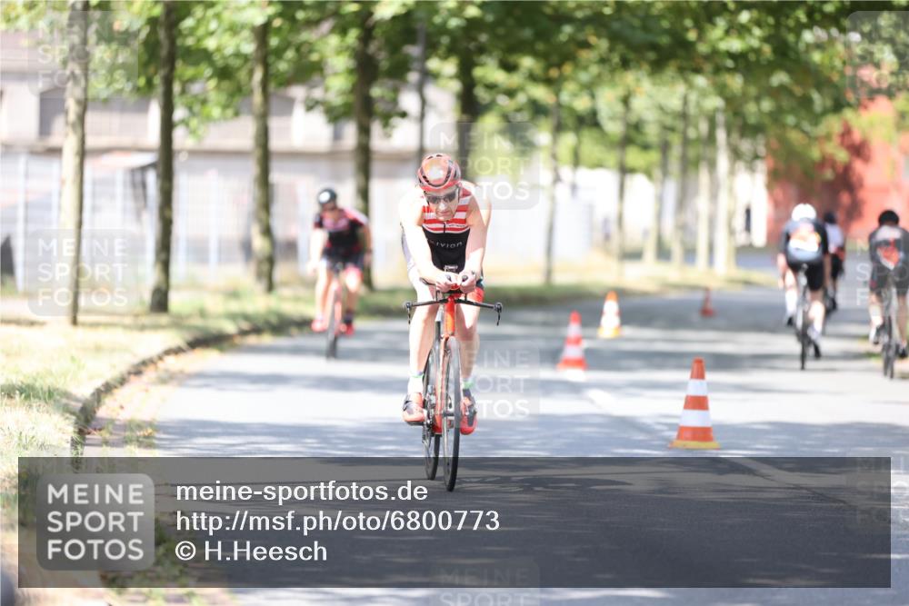 11.08.2024 - GEWOBA Citytriathlon Bremen H.Heesch http://msf.ph/oto/6800773 11.08.2024 12:00:13 Laufen  meine-sportfotos.de
