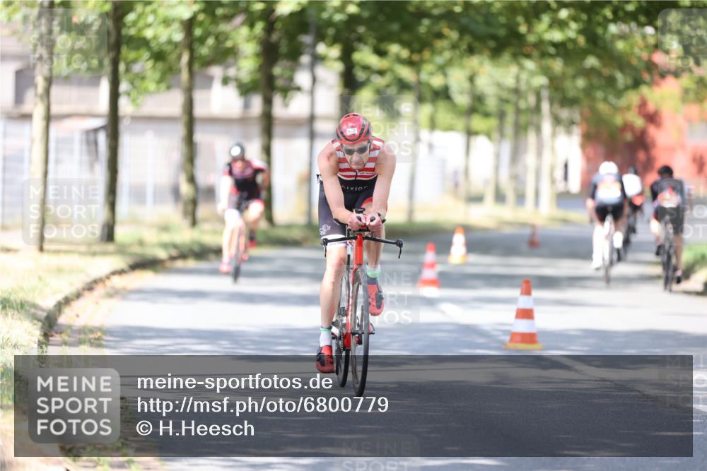 11.08.2024 - GEWOBA Citytriathlon Bremen H.Heesch http://msf.ph/oto/6800779 11.08.2024 12:00:13 Laufen  meine-sportfotos.de