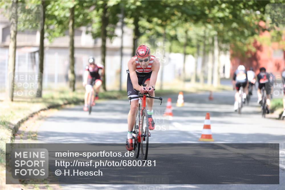 11.08.2024 - GEWOBA Citytriathlon Bremen H.Heesch http://msf.ph/oto/6800781 11.08.2024 12:00:13 Laufen  meine-sportfotos.de