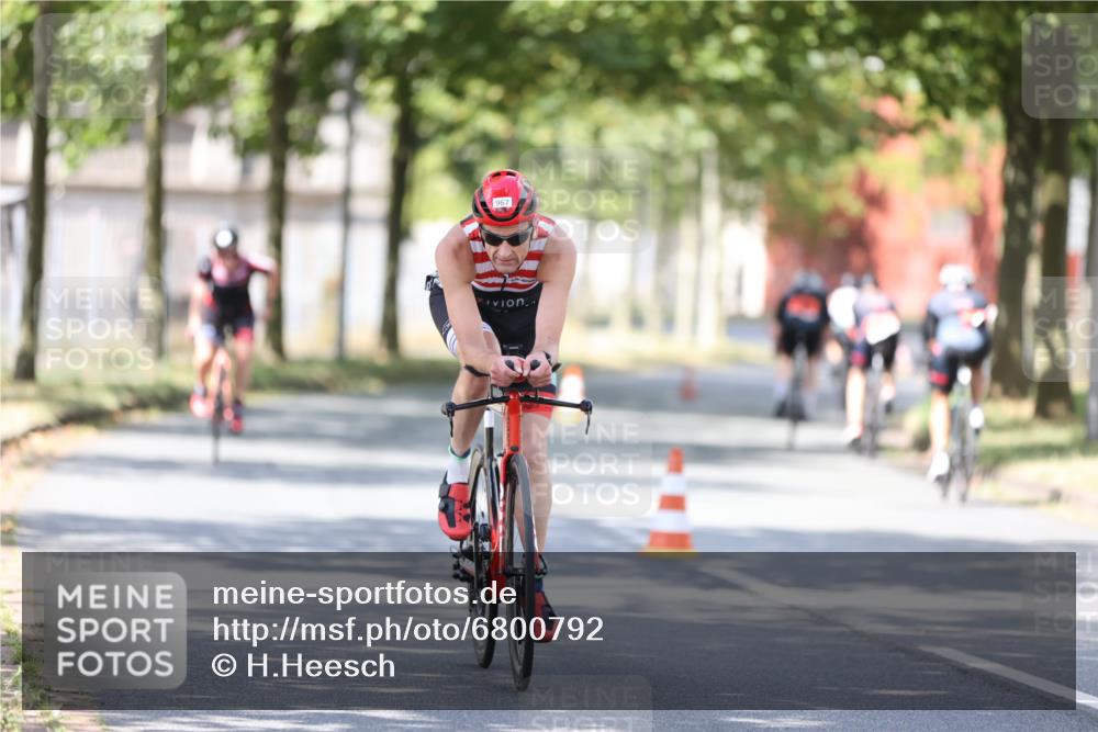 11.08.2024 - GEWOBA Citytriathlon Bremen H.Heesch http://msf.ph/oto/6800792 11.08.2024 12:00:13 Laufen  meine-sportfotos.de
