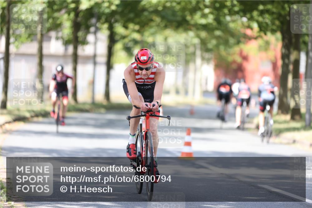 11.08.2024 - GEWOBA Citytriathlon Bremen H.Heesch http://msf.ph/oto/6800794 11.08.2024 12:00:13 Laufen  meine-sportfotos.de