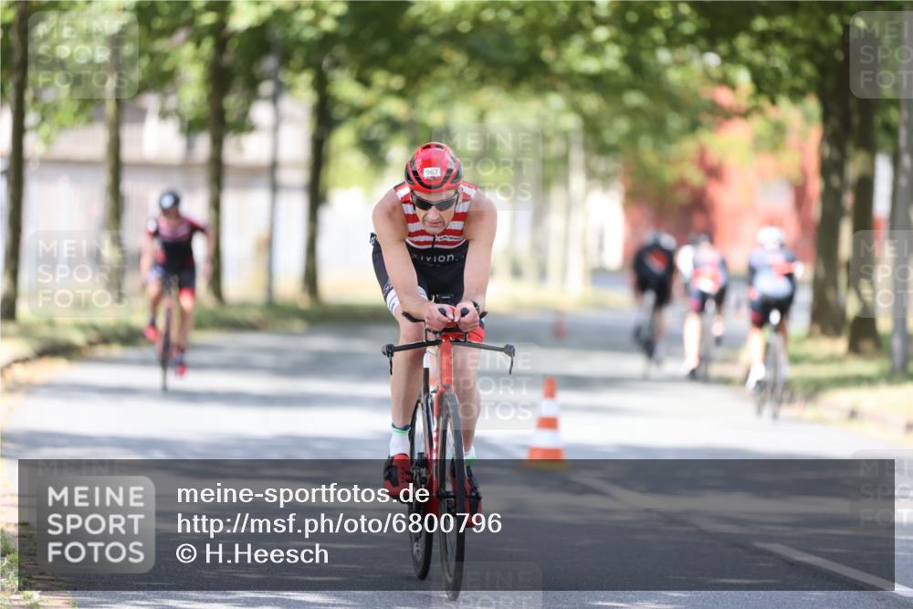 11.08.2024 - GEWOBA Citytriathlon Bremen H.Heesch http://msf.ph/oto/6800796 11.08.2024 12:00:13 Laufen  meine-sportfotos.de