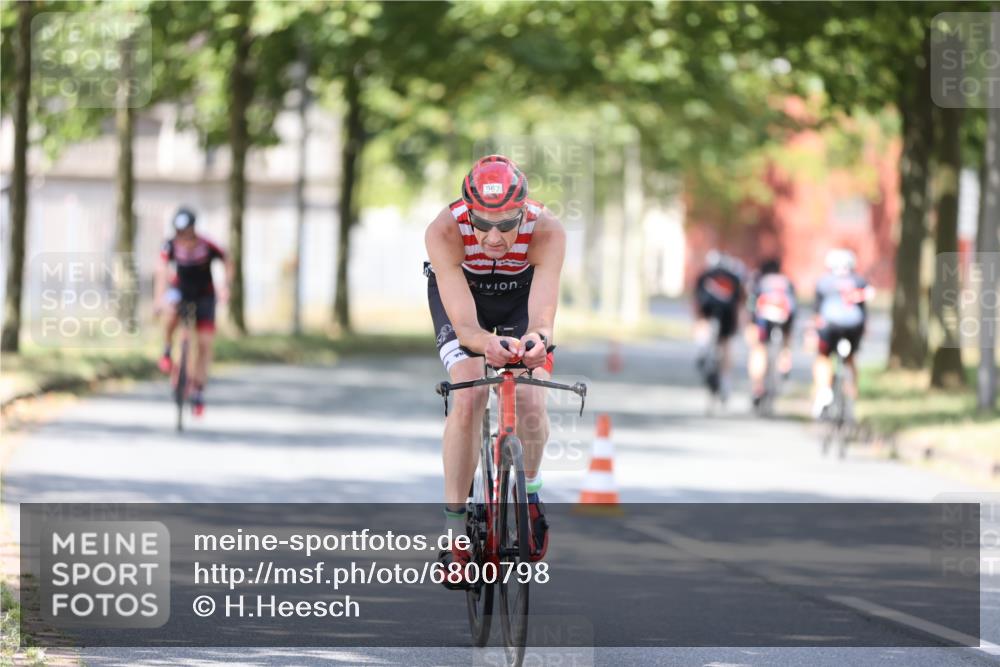 11.08.2024 - GEWOBA Citytriathlon Bremen H.Heesch http://msf.ph/oto/6800798 11.08.2024 12:00:13 Laufen  meine-sportfotos.de