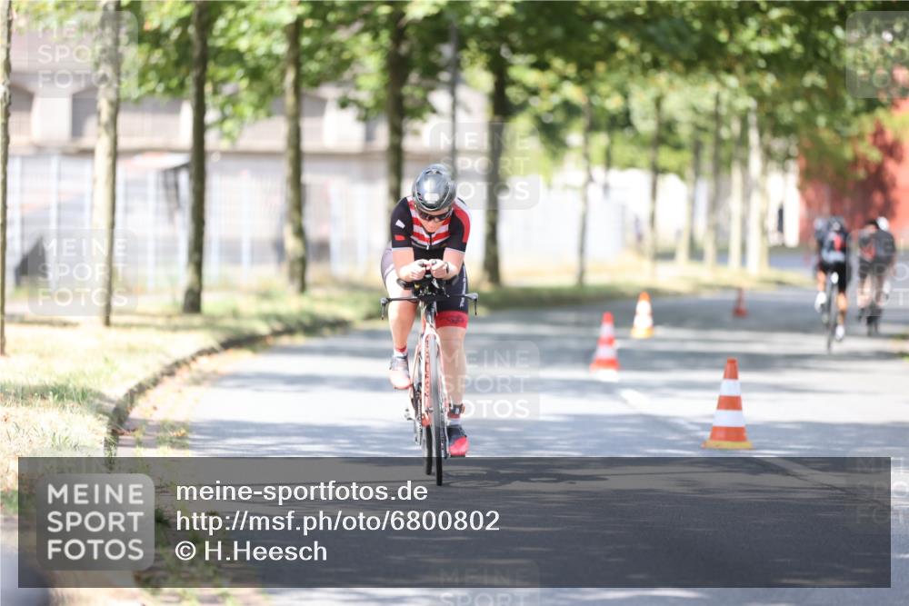 11.08.2024 - GEWOBA Citytriathlon Bremen H.Heesch http://msf.ph/oto/6800802 11.08.2024 12:00:15 Laufen  meine-sportfotos.de