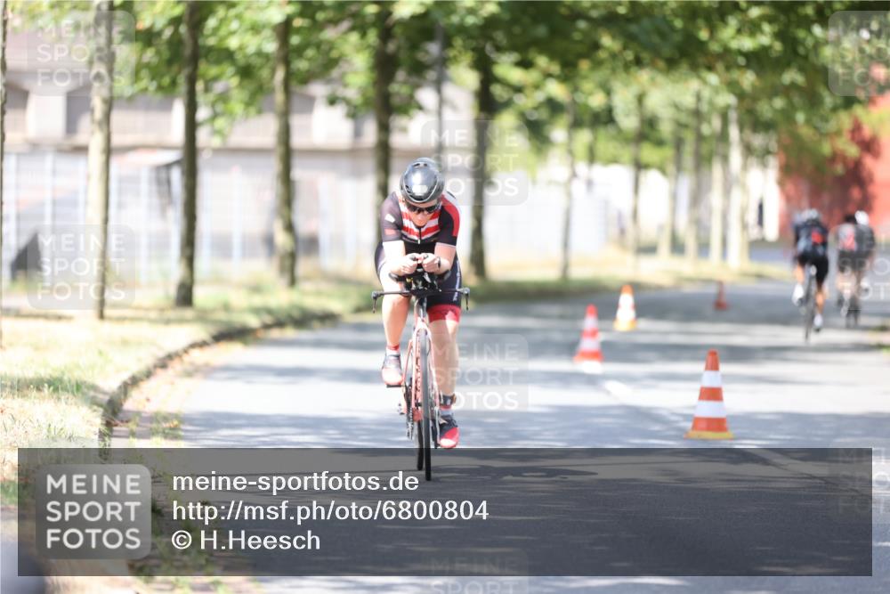 11.08.2024 - GEWOBA Citytriathlon Bremen H.Heesch http://msf.ph/oto/6800804 11.08.2024 12:00:15 Laufen  meine-sportfotos.de