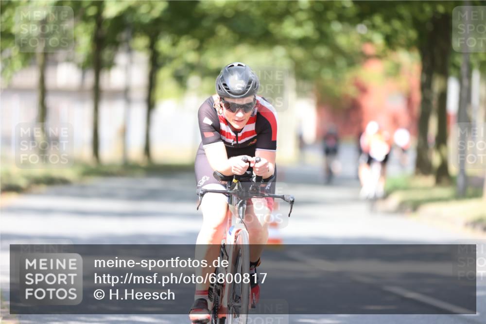 11.08.2024 - GEWOBA Citytriathlon Bremen H.Heesch http://msf.ph/oto/6800817 11.08.2024 12:00:16 Laufen  meine-sportfotos.de