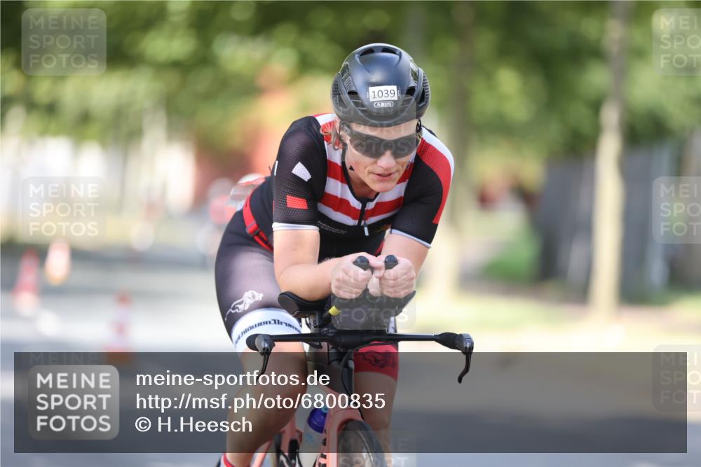 11.08.2024 - GEWOBA Citytriathlon Bremen H.Heesch http://msf.ph/oto/6800835 11.08.2024 12:00:16 Laufen  meine-sportfotos.de