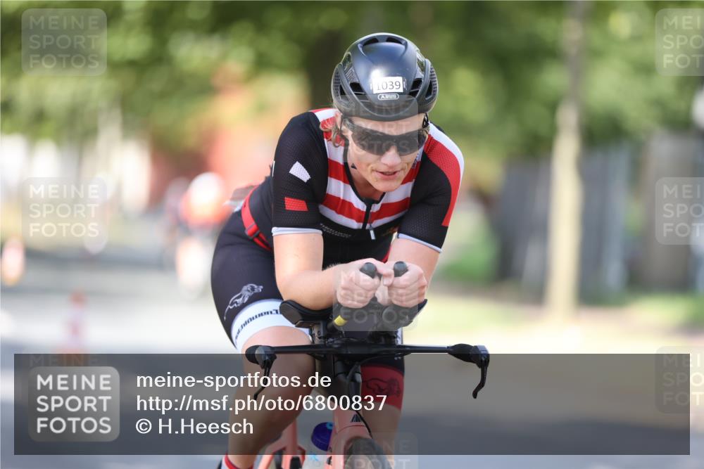 11.08.2024 - GEWOBA Citytriathlon Bremen H.Heesch http://msf.ph/oto/6800837 11.08.2024 12:00:16 Laufen  meine-sportfotos.de