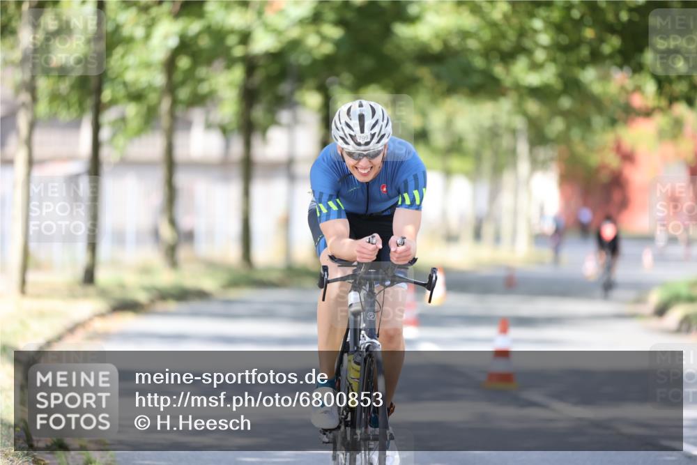 11.08.2024 - GEWOBA Citytriathlon Bremen H.Heesch http://msf.ph/oto/6800853 11.08.2024 12:00:25 Laufen  meine-sportfotos.de