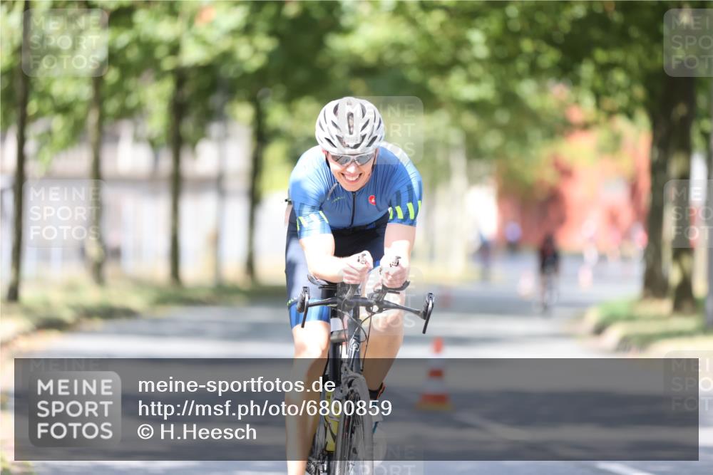 11.08.2024 - GEWOBA Citytriathlon Bremen H.Heesch http://msf.ph/oto/6800859 11.08.2024 12:00:25 Laufen  meine-sportfotos.de