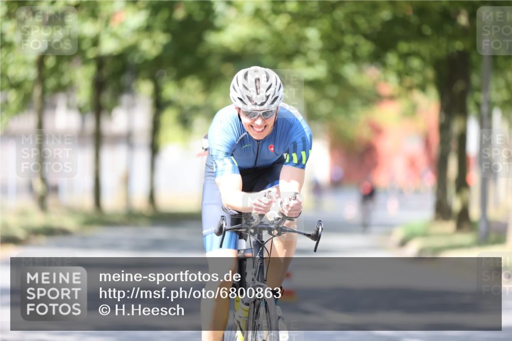 11.08.2024 - GEWOBA Citytriathlon Bremen H.Heesch http://msf.ph/oto/6800863 11.08.2024 12:00:25 Laufen  meine-sportfotos.de