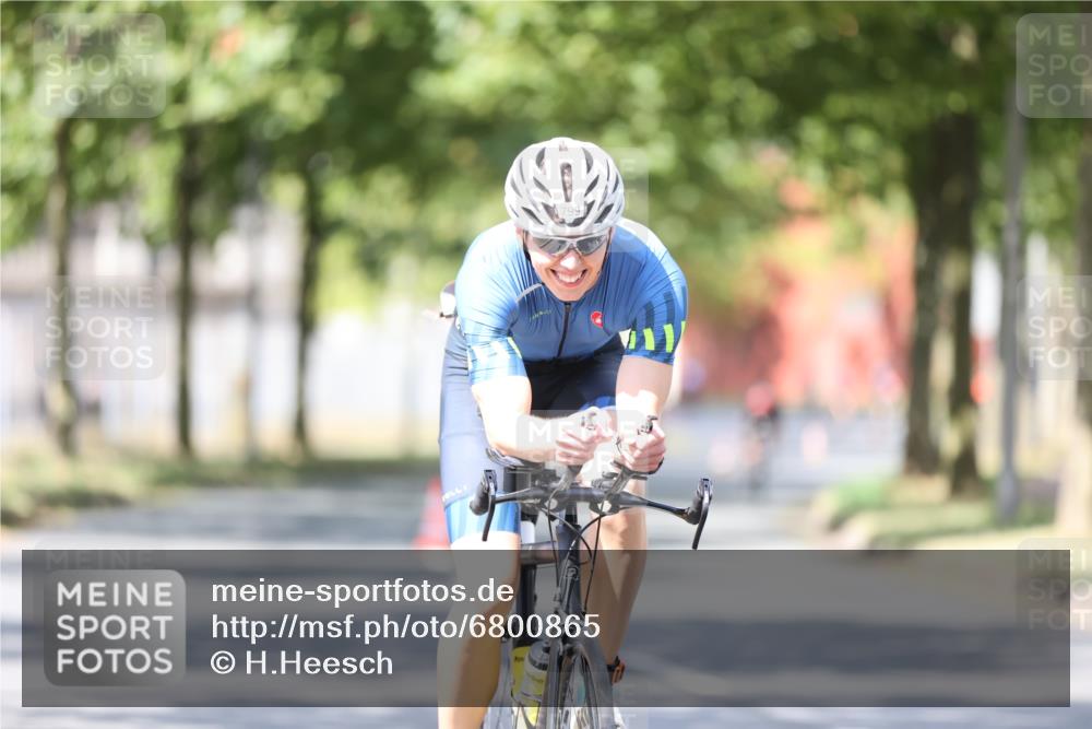 11.08.2024 - GEWOBA Citytriathlon Bremen H.Heesch http://msf.ph/oto/6800865 11.08.2024 12:00:26 Laufen  meine-sportfotos.de