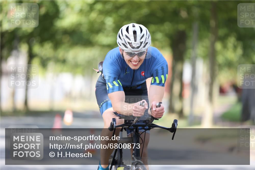 11.08.2024 - GEWOBA Citytriathlon Bremen H.Heesch http://msf.ph/oto/6800873 11.08.2024 12:00:26 Laufen  meine-sportfotos.de