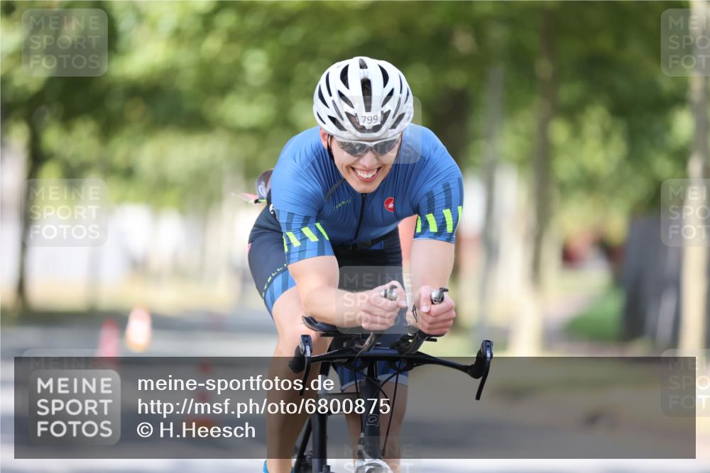 11.08.2024 - GEWOBA Citytriathlon Bremen H.Heesch http://msf.ph/oto/6800875 11.08.2024 12:00:26 Laufen  meine-sportfotos.de