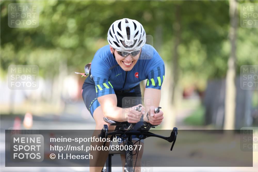 11.08.2024 - GEWOBA Citytriathlon Bremen H.Heesch http://msf.ph/oto/6800877 11.08.2024 12:00:26 Laufen  meine-sportfotos.de