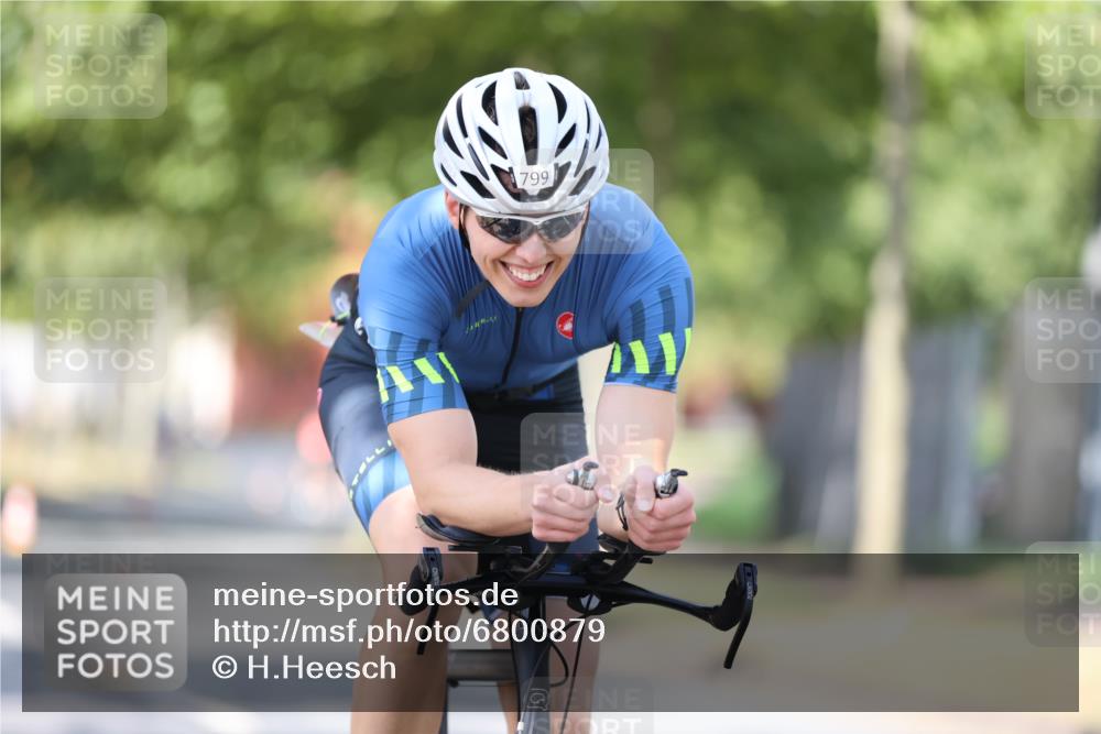 11.08.2024 - GEWOBA Citytriathlon Bremen H.Heesch http://msf.ph/oto/6800879 11.08.2024 12:00:26 Laufen  meine-sportfotos.de