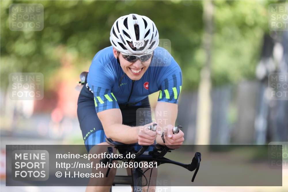 11.08.2024 - GEWOBA Citytriathlon Bremen H.Heesch http://msf.ph/oto/6800881 11.08.2024 12:00:26 Laufen  meine-sportfotos.de