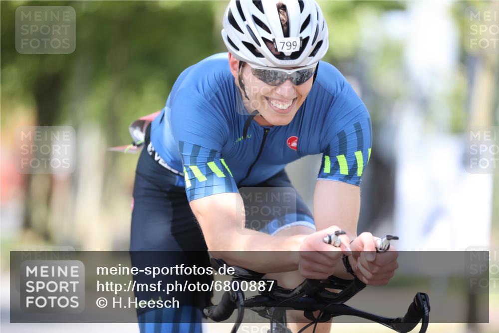11.08.2024 - GEWOBA Citytriathlon Bremen H.Heesch http://msf.ph/oto/6800887 11.08.2024 12:00:26 Laufen  meine-sportfotos.de