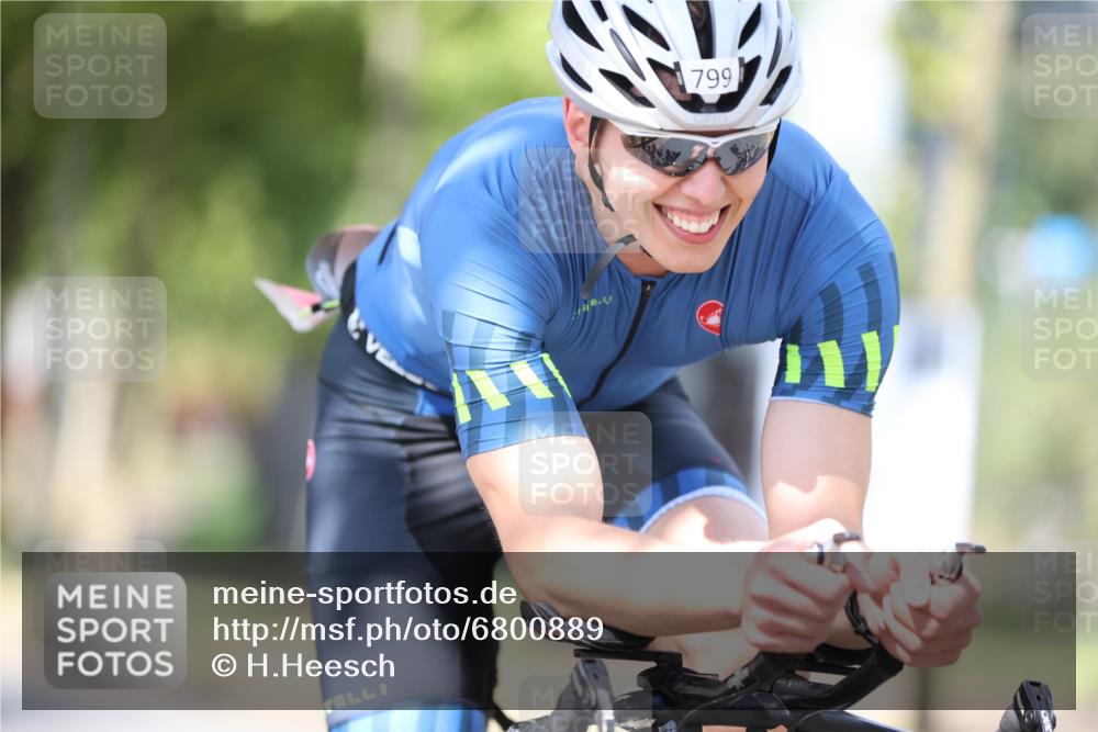 11.08.2024 - GEWOBA Citytriathlon Bremen H.Heesch http://msf.ph/oto/6800889 11.08.2024 12:00:26 Laufen  meine-sportfotos.de