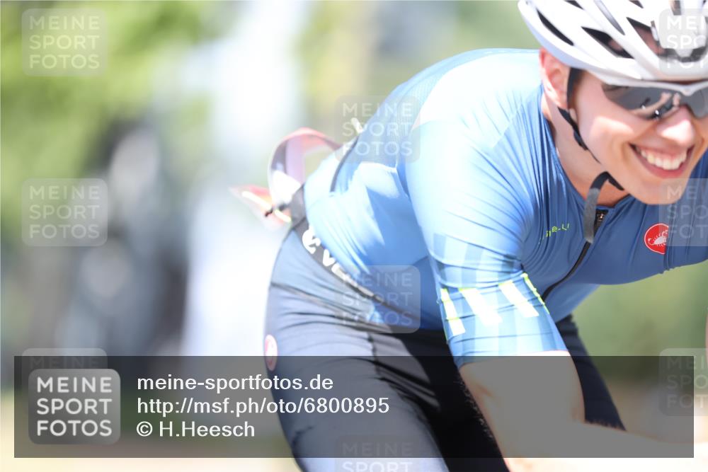 11.08.2024 - GEWOBA Citytriathlon Bremen H.Heesch http://msf.ph/oto/6800895 11.08.2024 12:00:26 Laufen  meine-sportfotos.de