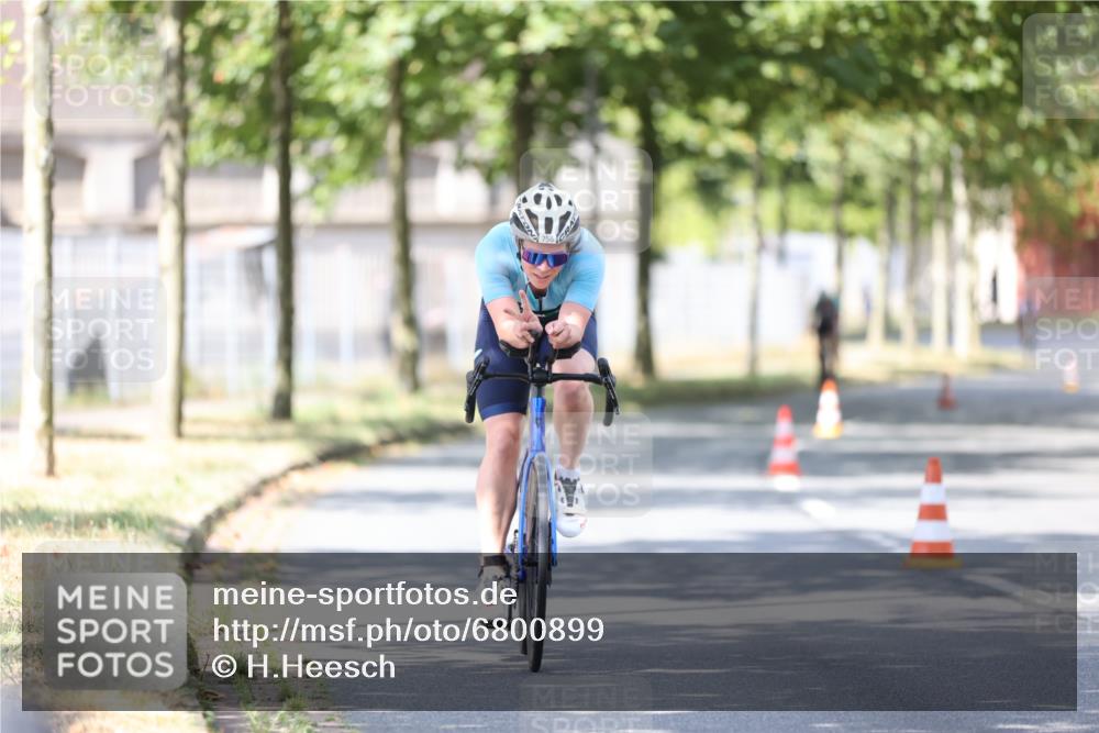 11.08.2024 - GEWOBA Citytriathlon Bremen H.Heesch http://msf.ph/oto/6800899 11.08.2024 12:00:35 Laufen  meine-sportfotos.de