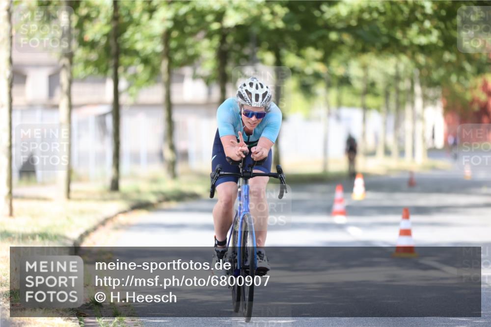 11.08.2024 - GEWOBA Citytriathlon Bremen H.Heesch http://msf.ph/oto/6800907 11.08.2024 12:00:35 Laufen  meine-sportfotos.de