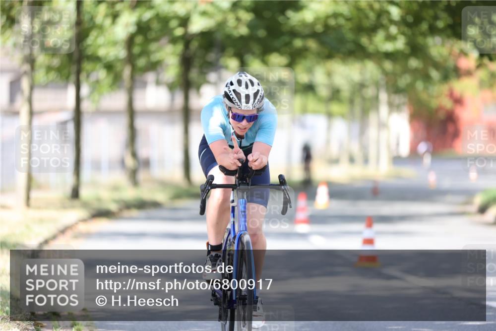 11.08.2024 - GEWOBA Citytriathlon Bremen H.Heesch http://msf.ph/oto/6800917 11.08.2024 12:00:35 Laufen  meine-sportfotos.de