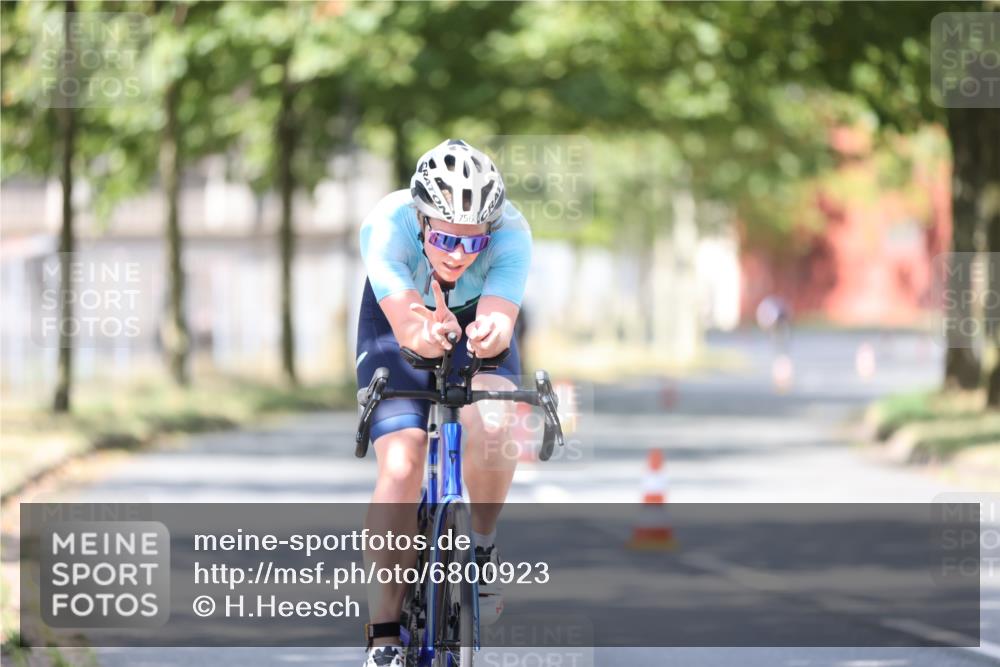 11.08.2024 - GEWOBA Citytriathlon Bremen H.Heesch http://msf.ph/oto/6800923 11.08.2024 12:00:35 Laufen  meine-sportfotos.de
