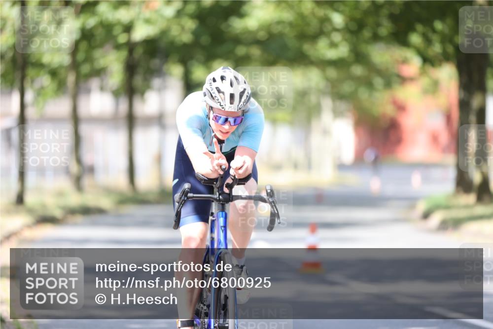 11.08.2024 - GEWOBA Citytriathlon Bremen H.Heesch http://msf.ph/oto/6800925 11.08.2024 12:00:35 Laufen  meine-sportfotos.de
