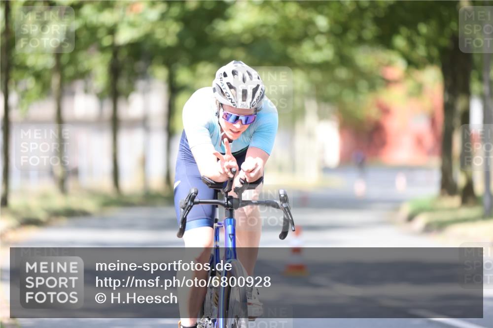 11.08.2024 - GEWOBA Citytriathlon Bremen H.Heesch http://msf.ph/oto/6800928 11.08.2024 12:00:35 Laufen  meine-sportfotos.de