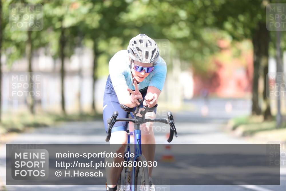 11.08.2024 - GEWOBA Citytriathlon Bremen H.Heesch http://msf.ph/oto/6800930 11.08.2024 12:00:35 Laufen  meine-sportfotos.de