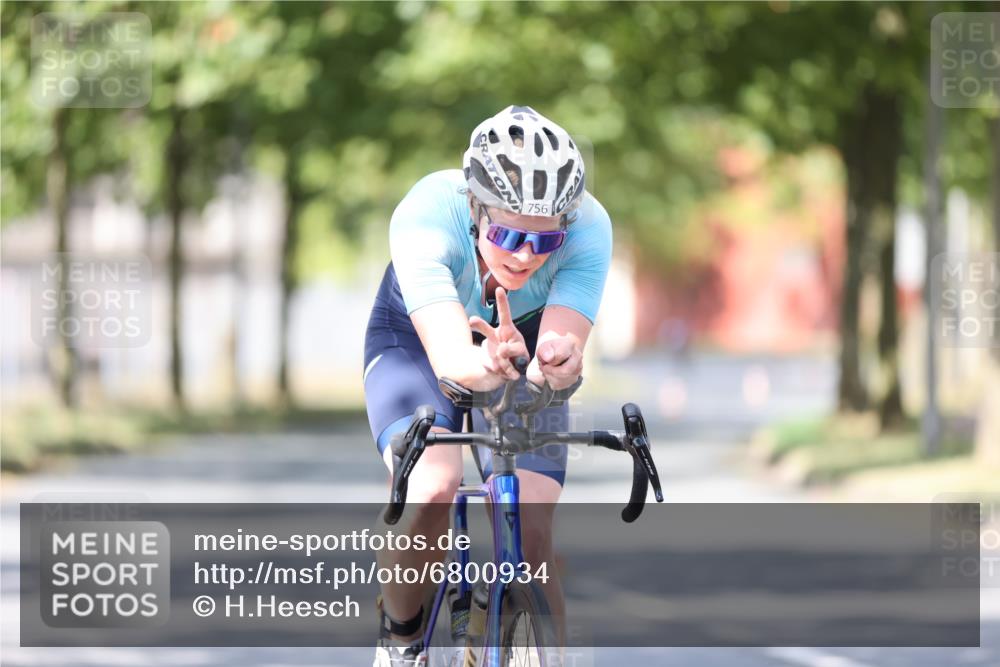 11.08.2024 - GEWOBA Citytriathlon Bremen H.Heesch http://msf.ph/oto/6800934 11.08.2024 12:00:36 Laufen  meine-sportfotos.de