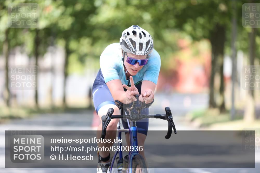 11.08.2024 - GEWOBA Citytriathlon Bremen H.Heesch http://msf.ph/oto/6800936 11.08.2024 12:00:36 Laufen  meine-sportfotos.de