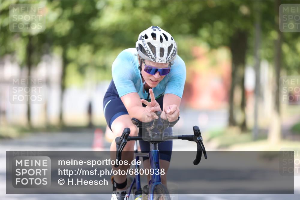 11.08.2024 - GEWOBA Citytriathlon Bremen H.Heesch http://msf.ph/oto/6800938 11.08.2024 12:00:36 Laufen  meine-sportfotos.de