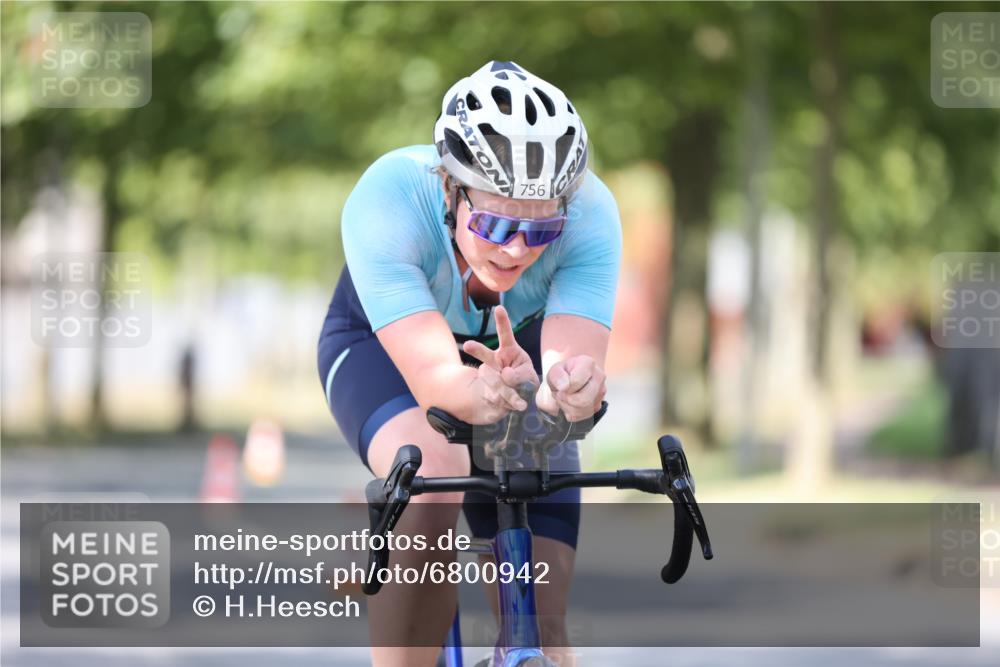 11.08.2024 - GEWOBA Citytriathlon Bremen H.Heesch http://msf.ph/oto/6800942 11.08.2024 12:00:36 Laufen  meine-sportfotos.de