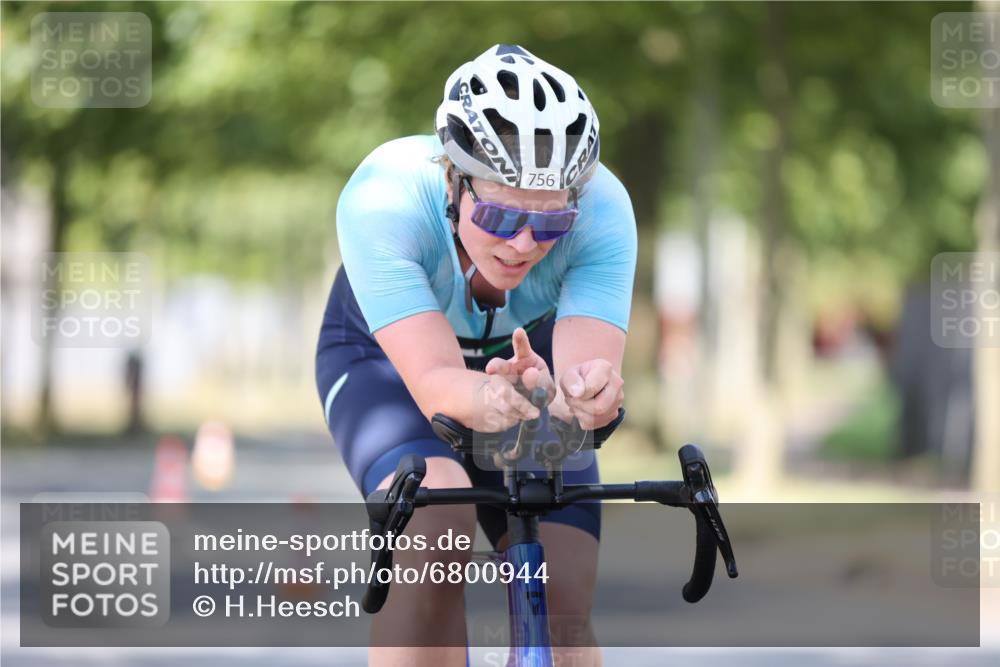 11.08.2024 - GEWOBA Citytriathlon Bremen H.Heesch http://msf.ph/oto/6800944 11.08.2024 12:00:36 Laufen  meine-sportfotos.de