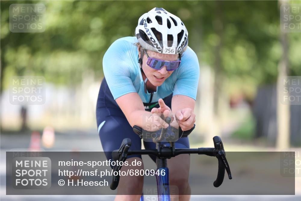 11.08.2024 - GEWOBA Citytriathlon Bremen H.Heesch http://msf.ph/oto/6800946 11.08.2024 12:00:36 Laufen  meine-sportfotos.de